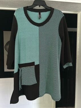 Mint Green and Black Patterned Pullover Blouse with Pocket